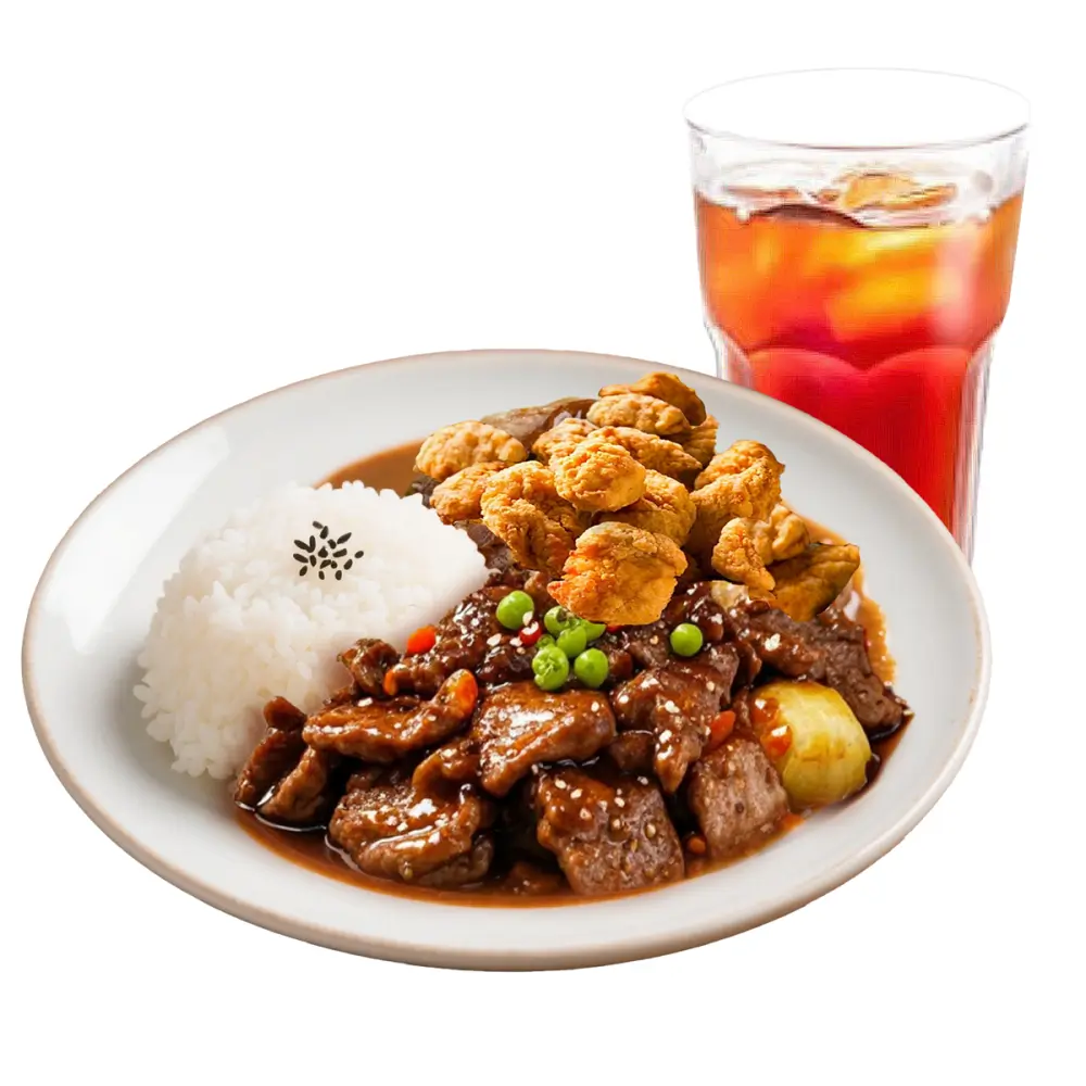 Rice with black pepper beef, salted crispy chicken and iced tea.